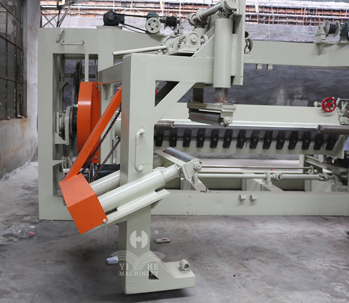 Mild Steel Wood Veneer Peeling Machine, For Plywood Production